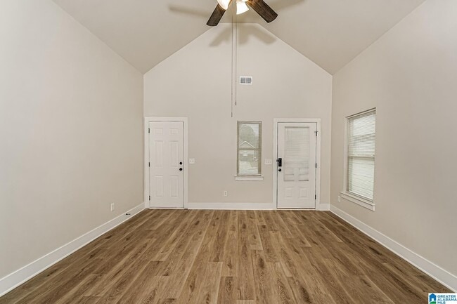 Building Photo - 915 Maple Trce