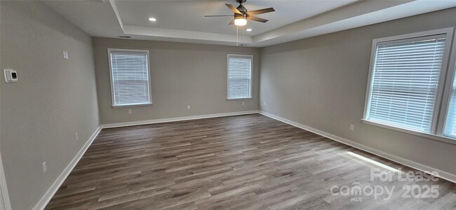 Building Photo - 1038 Albany Park Dr