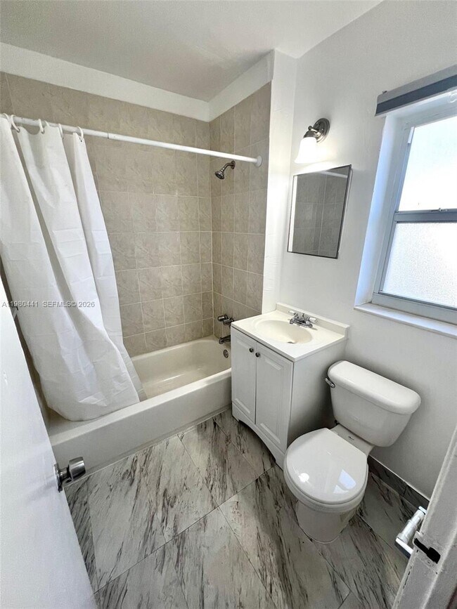 Building Photo - 700 NE 85th St