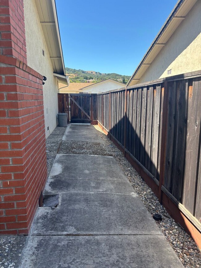 Building Photo - Lovely 3-Bedroom, 2-Bath Home in Desirable...