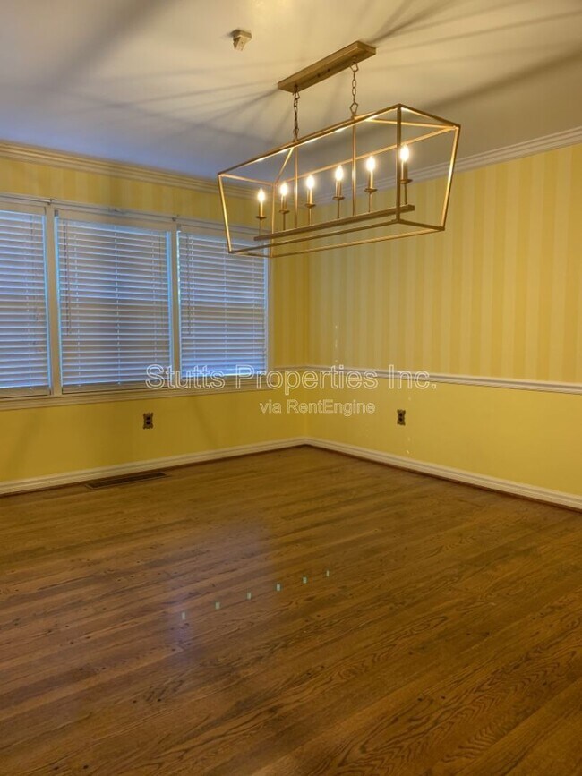 Building Photo - 1924 Chisholm Rd