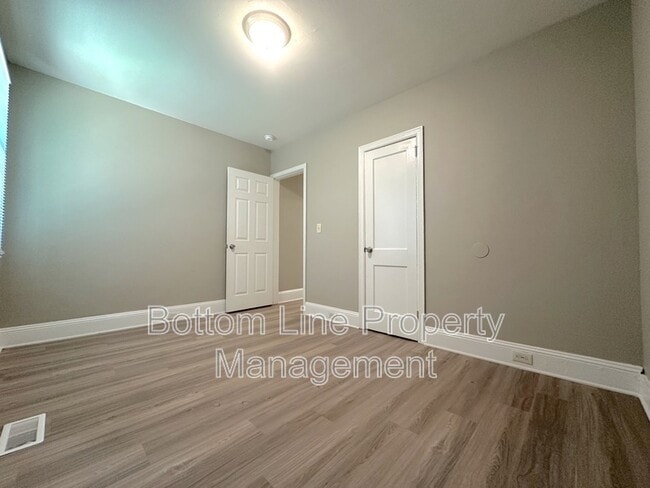 Building Photo - 2438 Columbus Cir