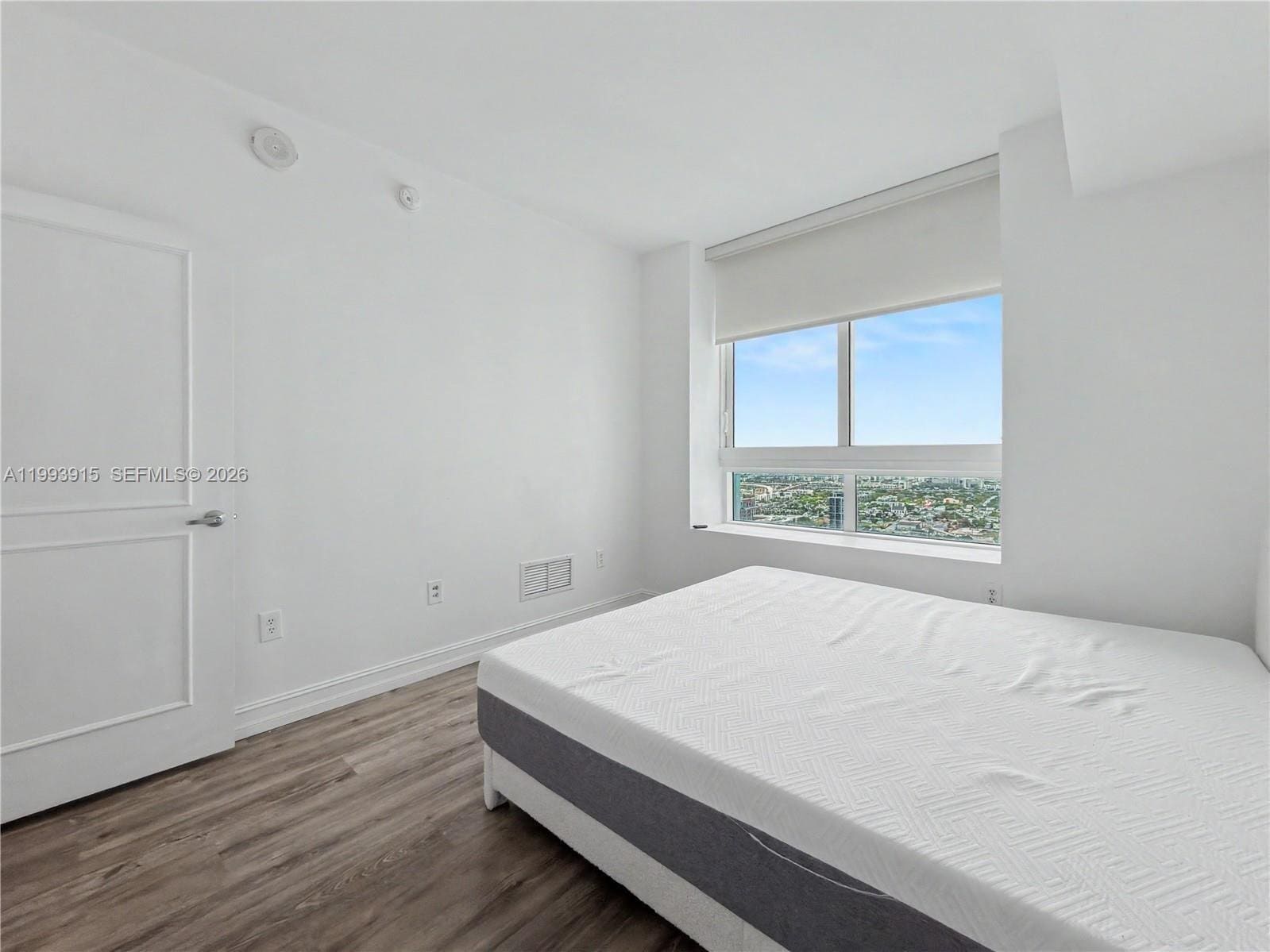 Building Photo - 1900 N Bayshore Dr