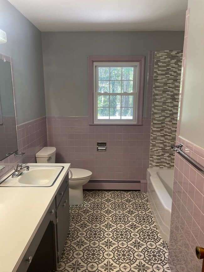 Building Photo - 2569 Lake Forest Dr