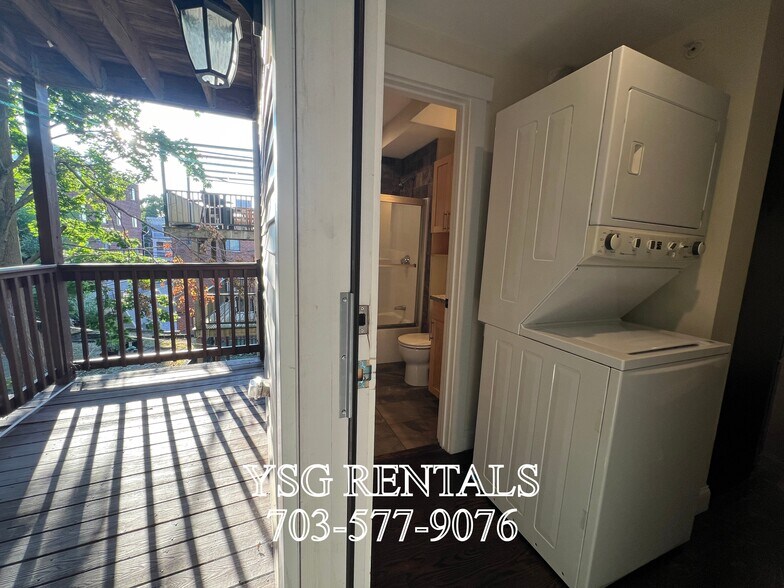 Building Photo - 194 Hillside St