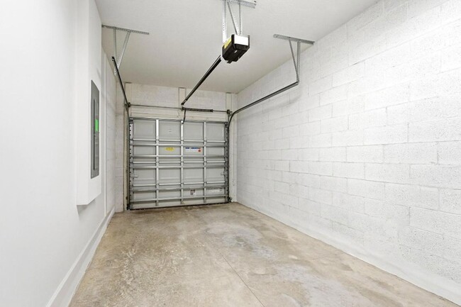 Building Photo - 6418 Seabright Ter