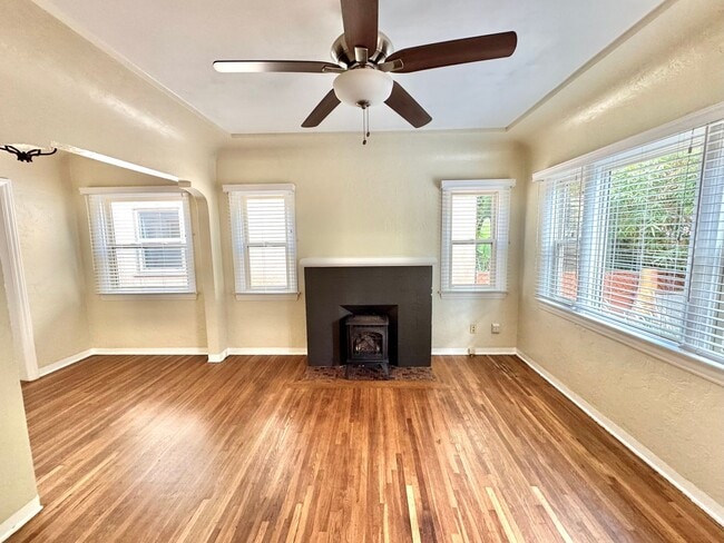 Building Photo - Cute North Park Bungalow! 2bd/1ba, 1 car garage, AC, W/D in-unit, fenced yard!
