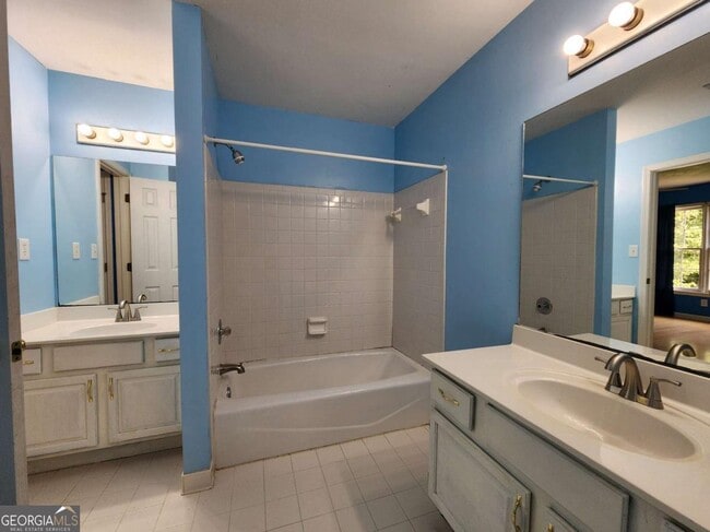Building Photo - 2077 Wilshire Dr SW