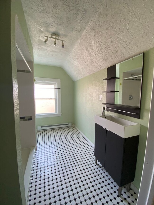 Building Photo - Now showing, Updated 3BR 2 Full Bath house...