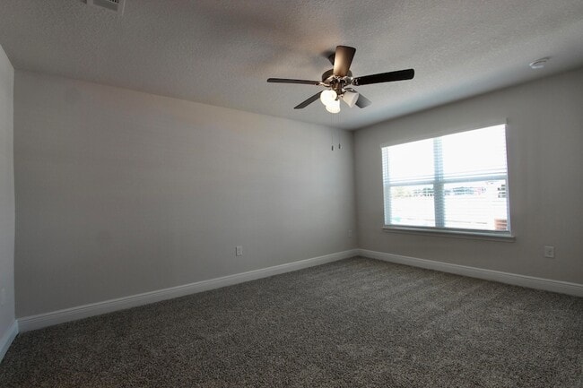 Building Photo - 323 Callie Dr