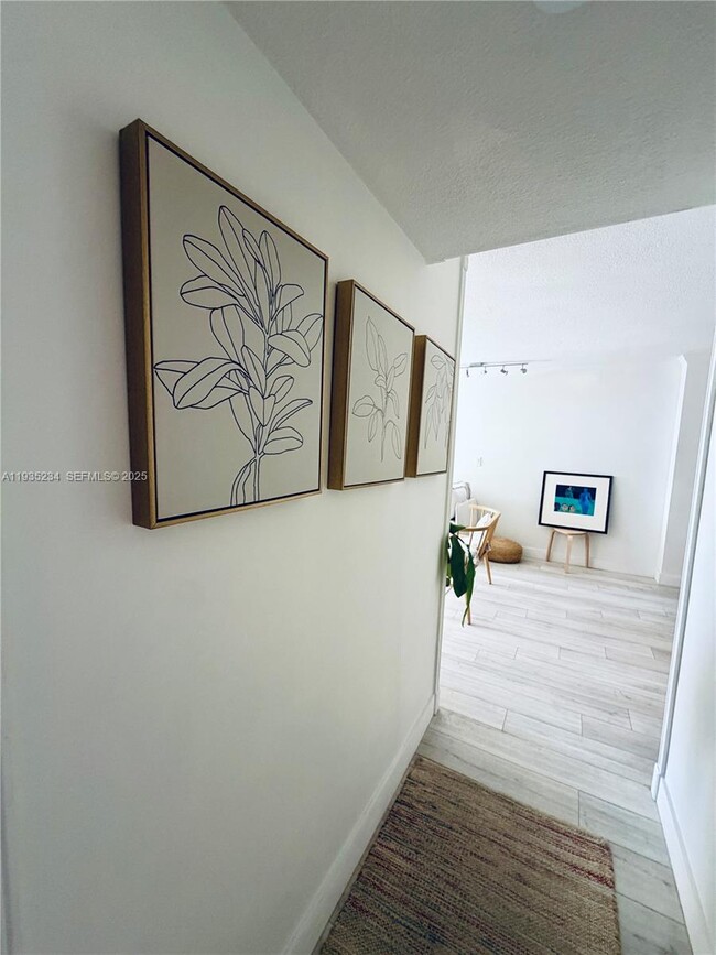 Building Photo - 1450 Brickell Bay Dr