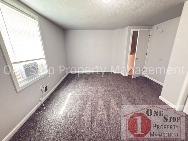 Building Photo - 3 bedroom, 1 bathroom duplex in Independen...