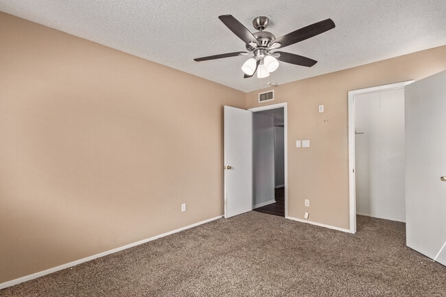 Building Photo - 4632 W Palo Verde Dr