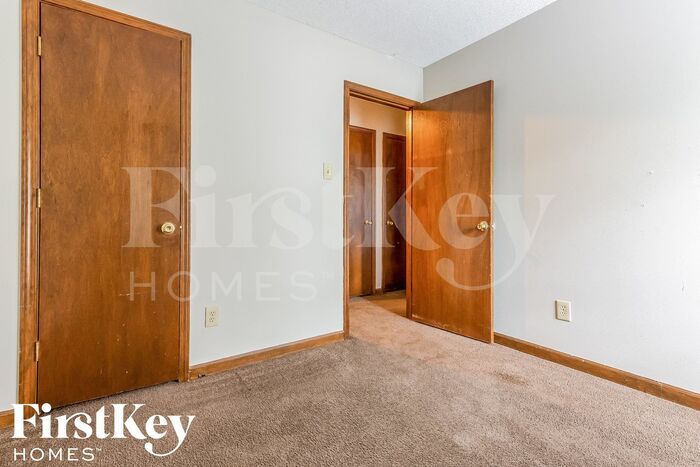 Building Photo - 5982 Rosewind Cir W