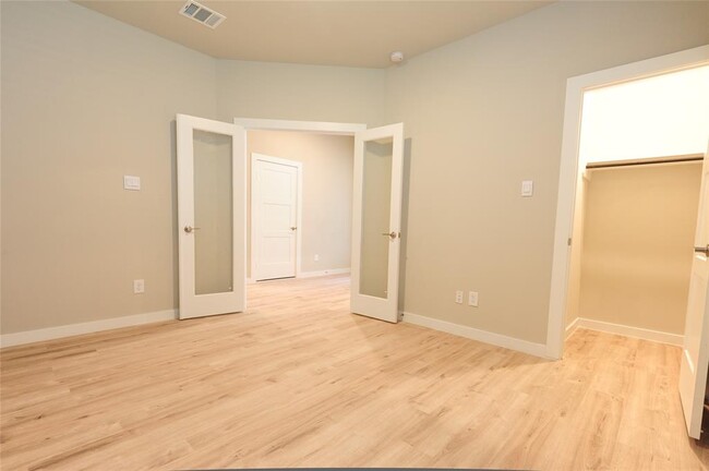 Building Photo - 22827 Castello Lakes Dr