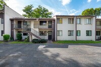 Building Photo - 153 W Laurel Dr