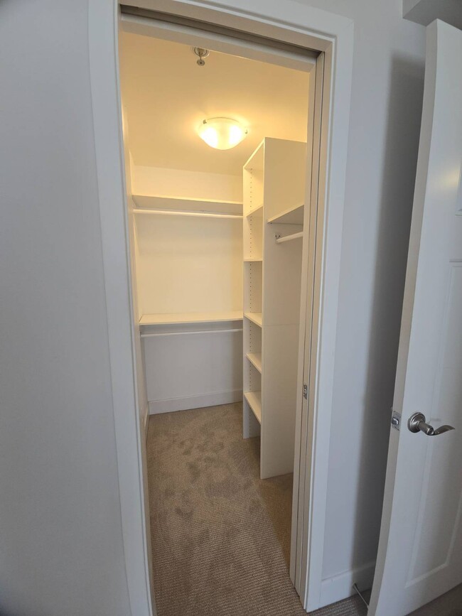 Building Photo - 4700 Roanoke Pkwy