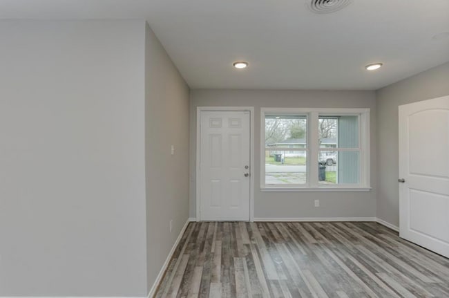 Building Photo - 5635 Belarbor St