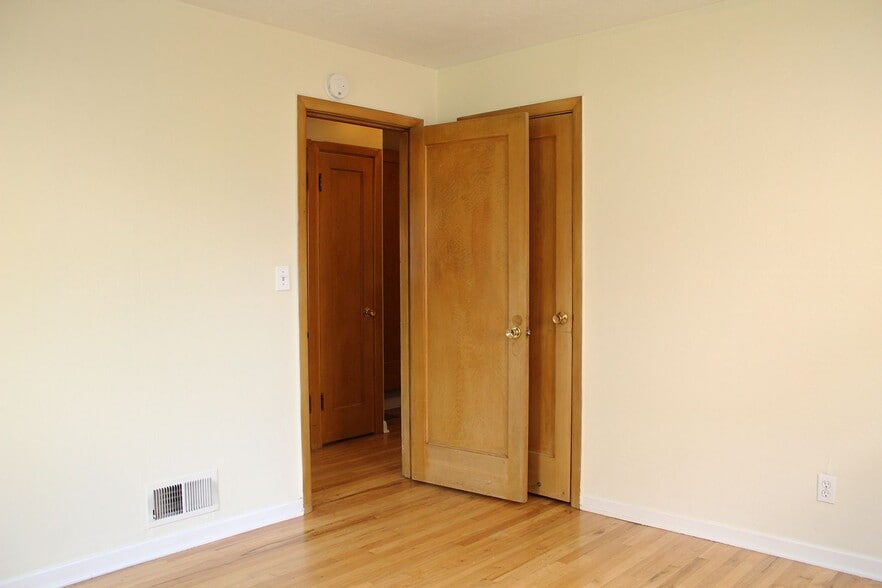 Building Photo - 20-26 NE 56th Ave