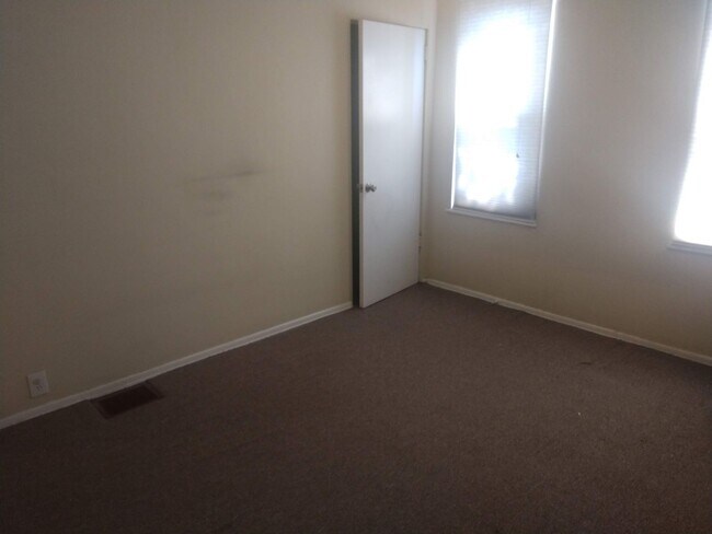 Building Photo - Beautiful Home for Rent With Some Utilitie...