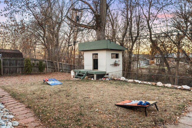 Building Photo - 6029 Iris Way