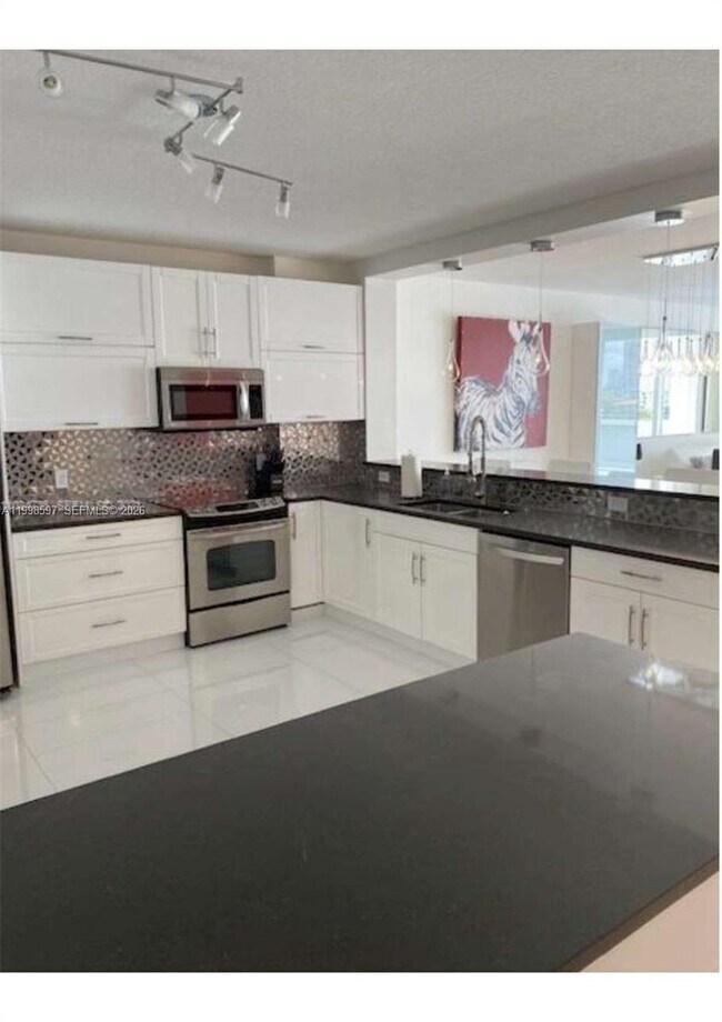 Building Photo - 17050 N Bay Rd