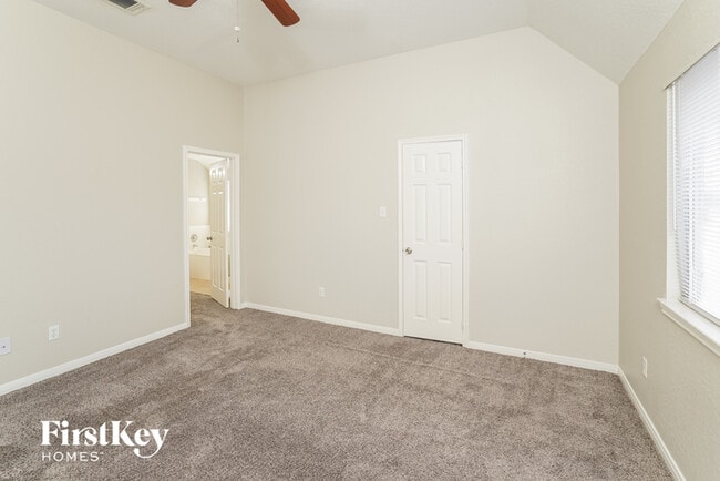 Building Photo - 24027 Holleygate Ct