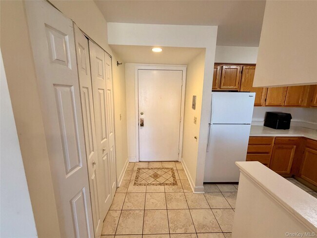 Building Photo - 15 Bayberry Dr