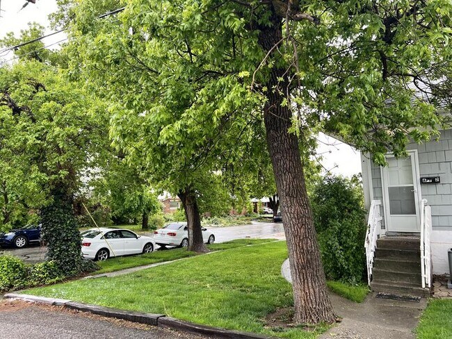 Building Photo - 867 Browning Ave