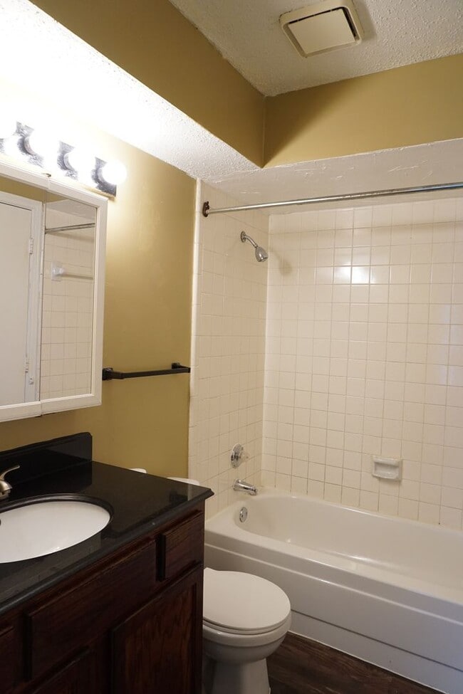 Building Photo - VIEW NOW - COMING SOON - Charming 3-Bedroom Duplex in East Dallas with Garage & Fenced Yard