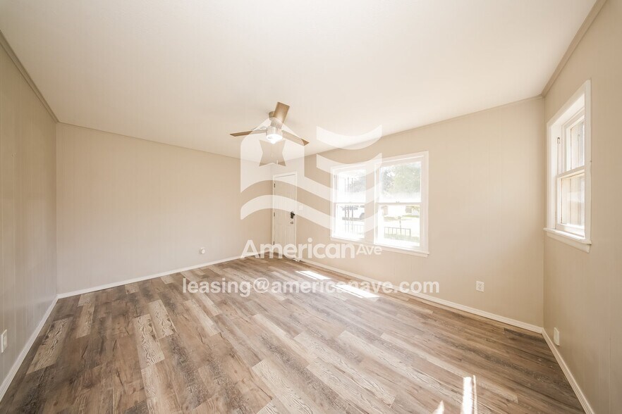 Building Photo - 225 E Himes St