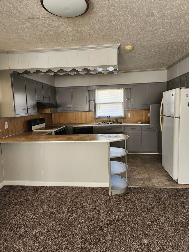 Building Photo - 4BR 2BA home is Glasgow city limits