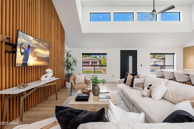 Building Photo - 4421 E Earll Dr