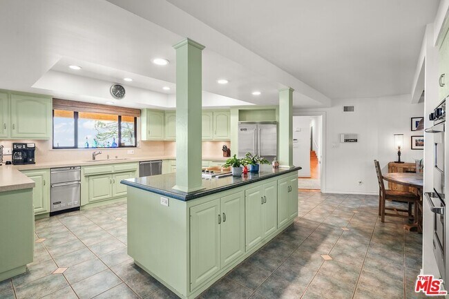 Building Photo - 4244 Avenida De La Encinal