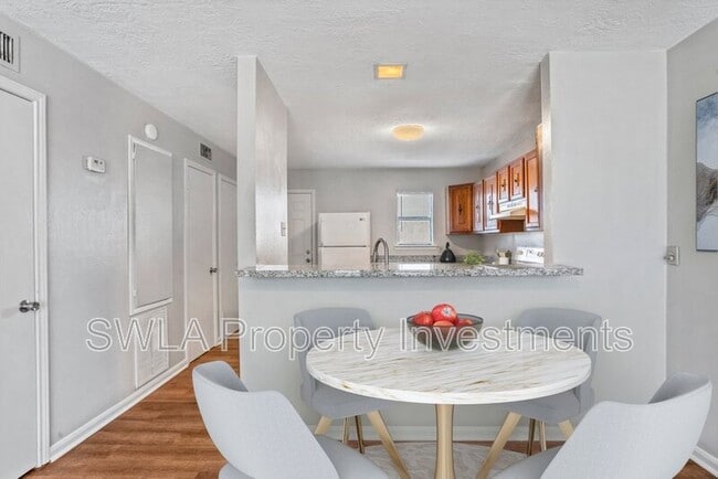 Building Photo - 3221 Ryan St