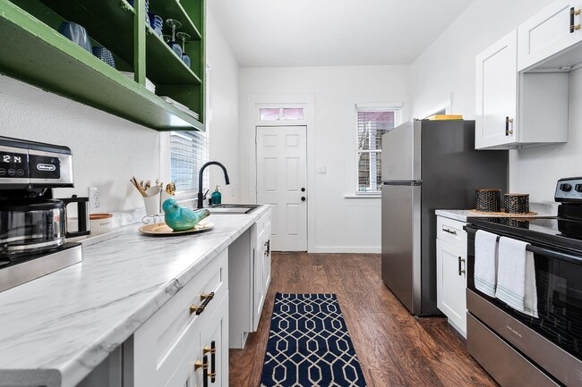 Building Photo - 3412 Ave S