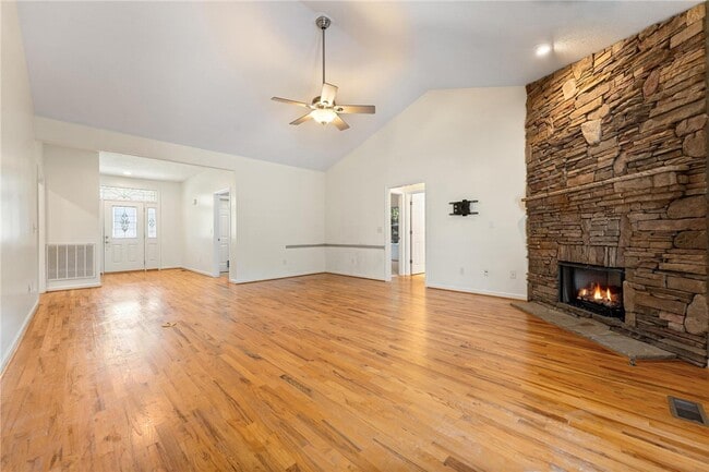 Building Photo - 307 Willow Brook Ln