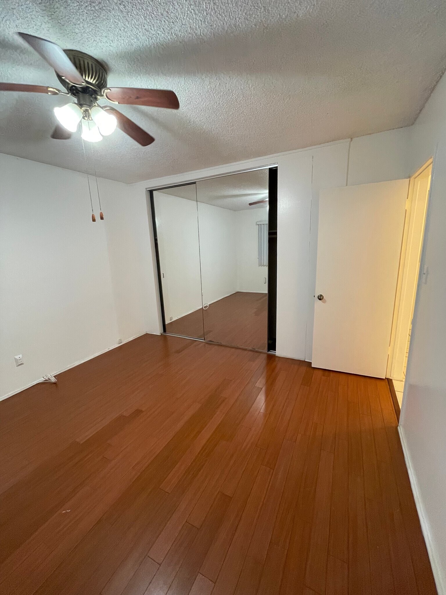 Building Photo - 933 6th St