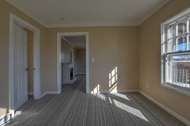 Building Photo - 118 Unaka St