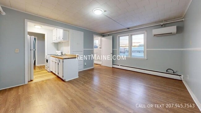 Building Photo - 513 Main St