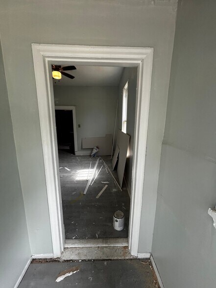 Building Photo - 5657 Roosevelt Pl