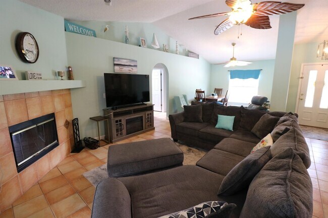 Building Photo - 909 Colonial Dr