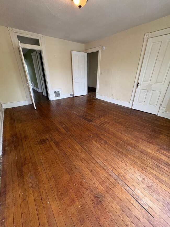 Building Photo - GB - 02 - Duplex