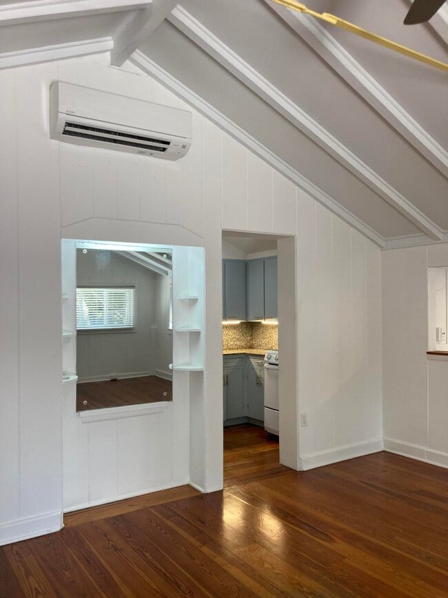 Building Photo - 824 35th St