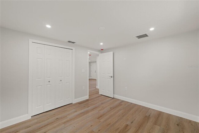 Building Photo - 6617 Harbor Dr