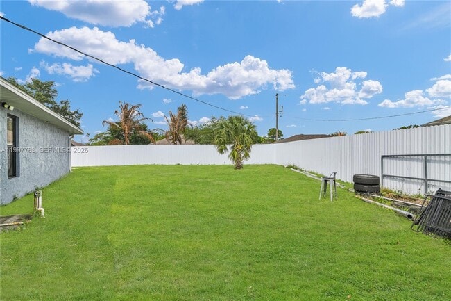 Building Photo - 702 NW Orchid St