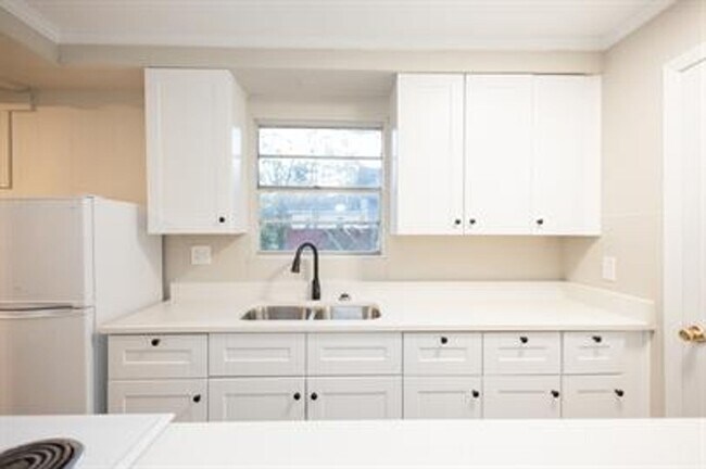 Building Photo - 1347 Bailey Ave