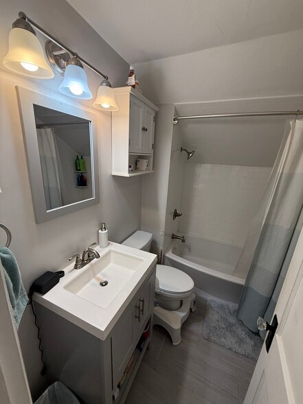 Building Photo - 304 Lake Ave