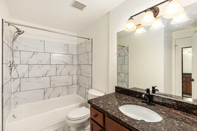 Building Photo - 37331 Clubhouse Dr