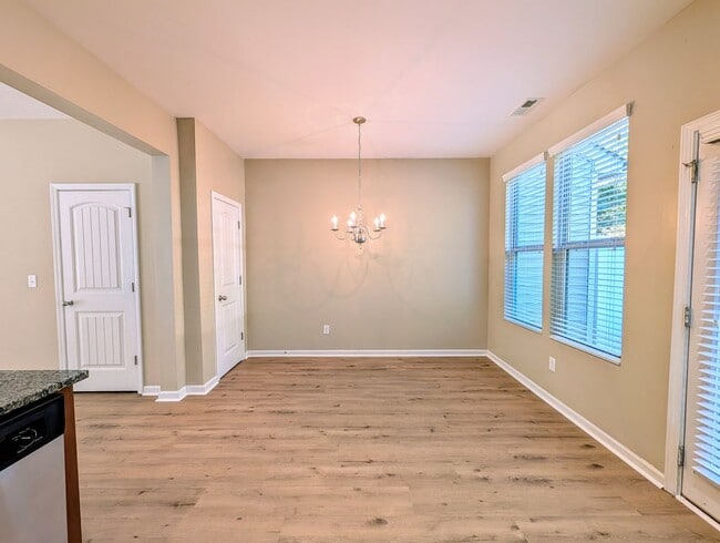 Building Photo - 4461 Middletown Dr